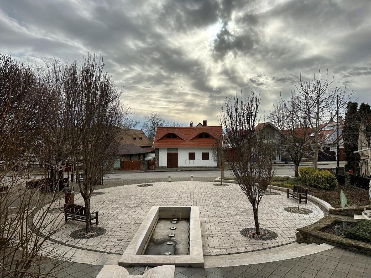 Piros Vendeghaz Villa Tihany Bagian luar foto